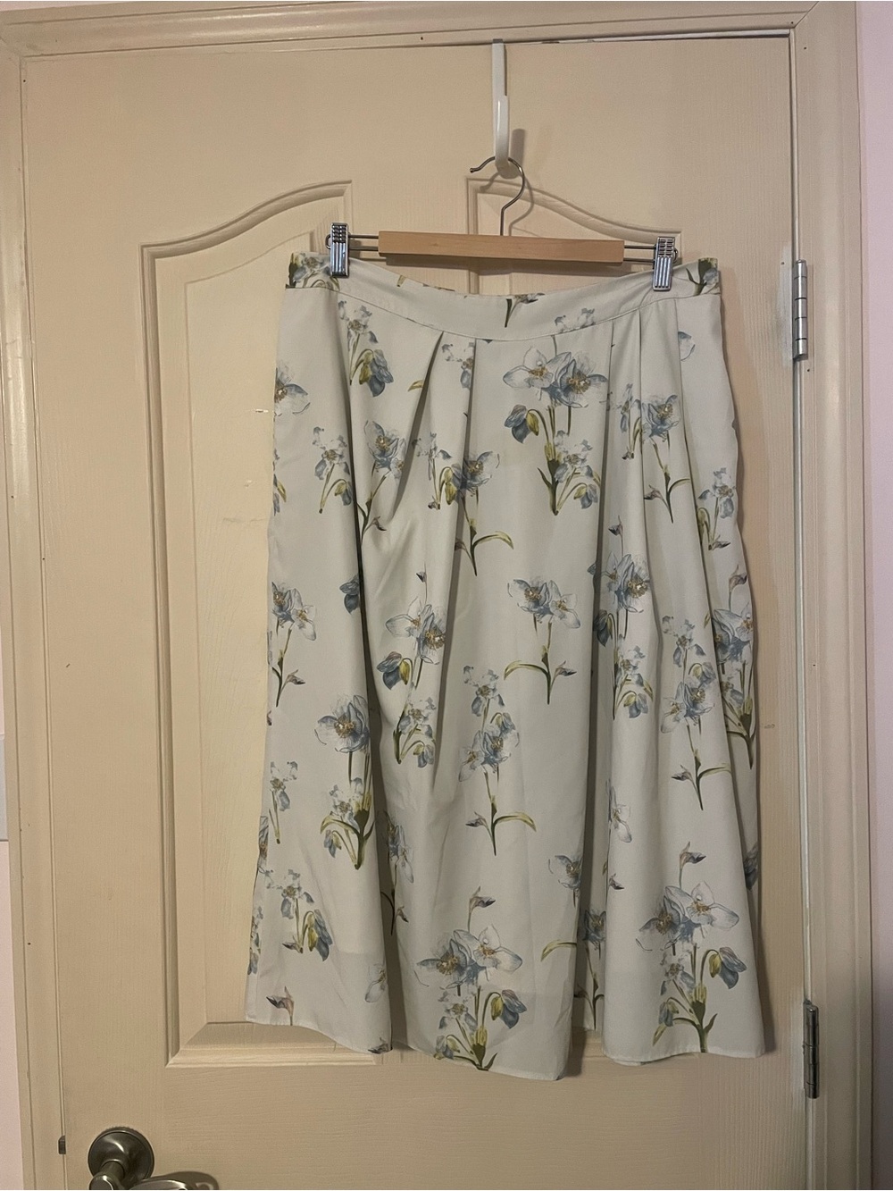 Floral Cream A-Line Midi Coullots